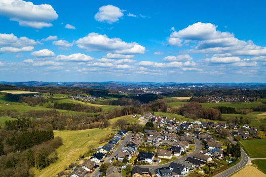 Blick heute um 14:45 Uhr von Drabenderhöhe über Hillerscheid, Niederhof, Jennecken bis nach Bielstein