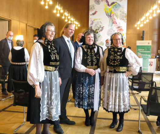 Waren mit zur Feierstunde im Ministerium (v. l.): Gerda Gusbeth, Marcus van Breen, Ulrike Horwath, Anita Gutt. Fotos: Ursula Schenker