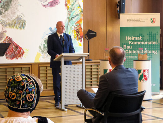 "Wir haben heute eine alte und eine neue Heimat", betonte Rainer Lehni, Bundesvorsitzender Verband der Siebenbürger Sachsen in seinen Grußworten